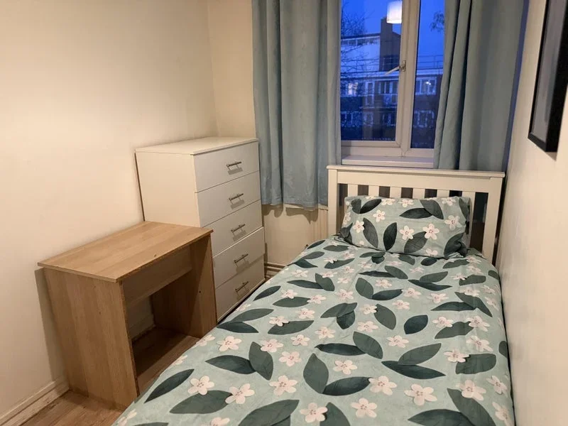 Room Tildesley Road in Greater London