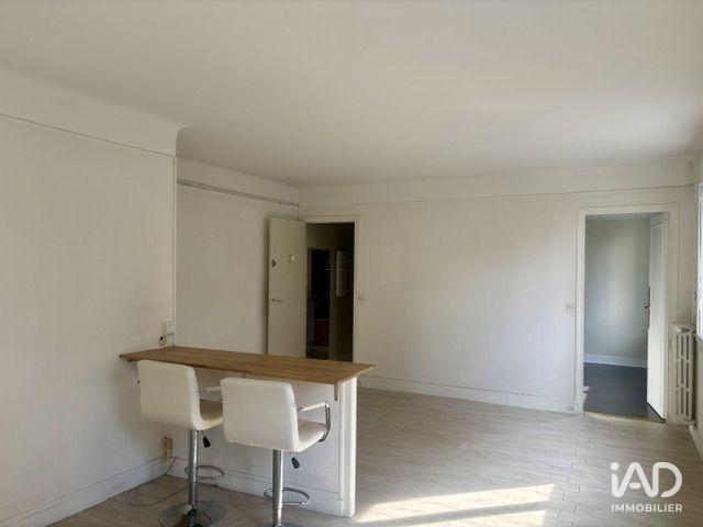 Flat Rue Saint-Saëns in Paris