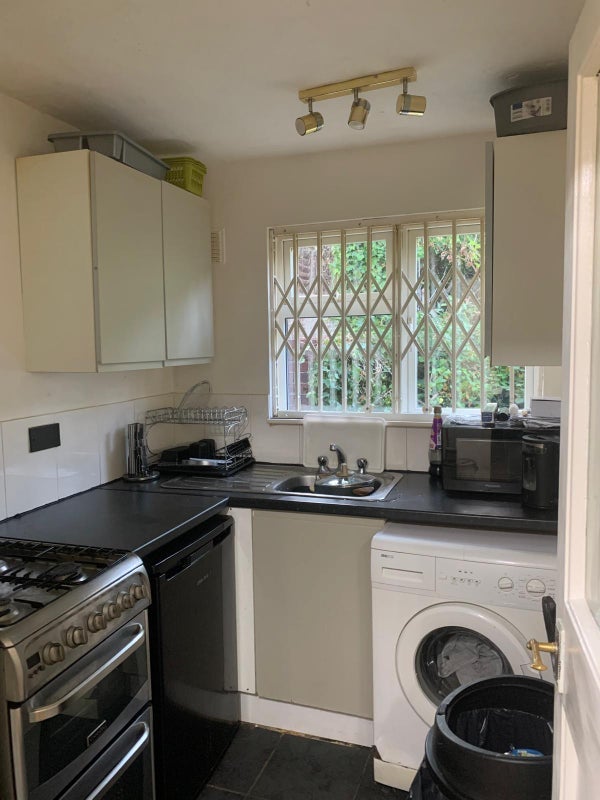 Room Albert Road in Greater London
