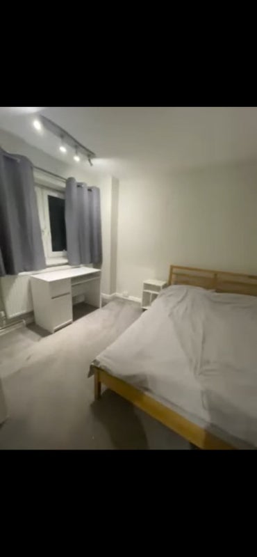 Room Abbey Street in Greater London