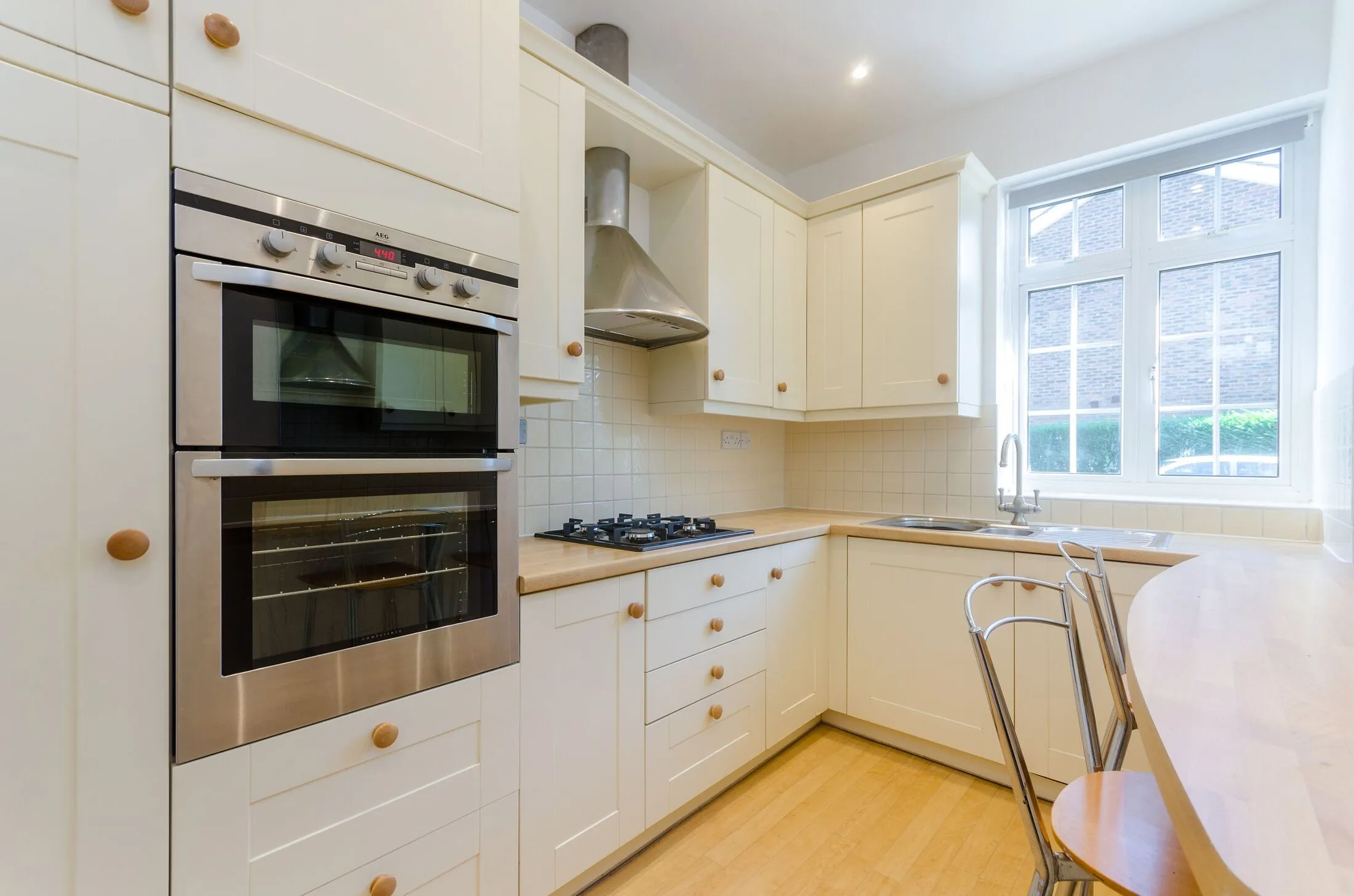 House Ravenswood Court in Greater London