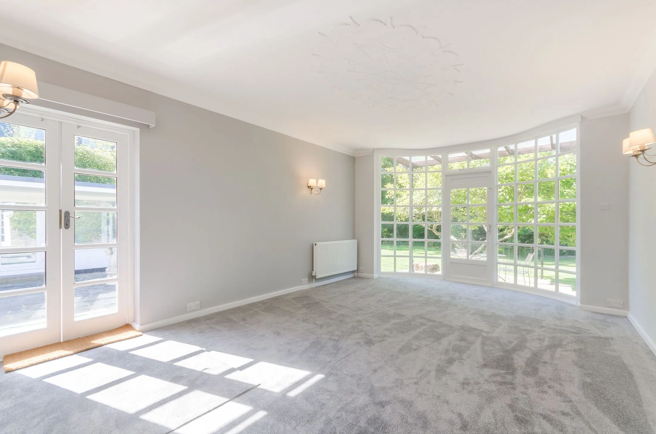 House Ravenswood Court in Greater London