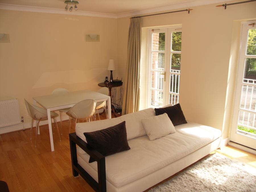Flat Ridge Way in High Wycombe