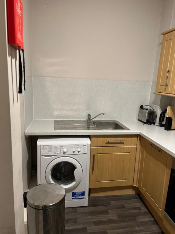 Flat Cathcart Place in City of Edinburgh