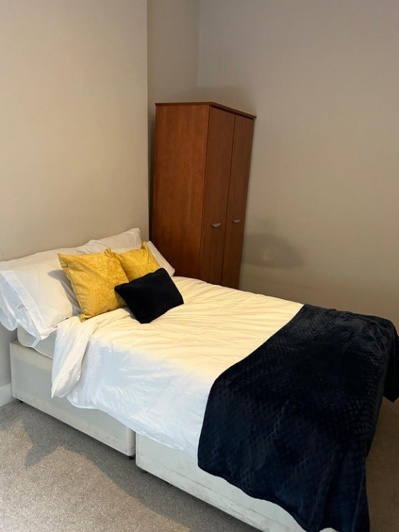 Flat Cathcart Place in City of Edinburgh