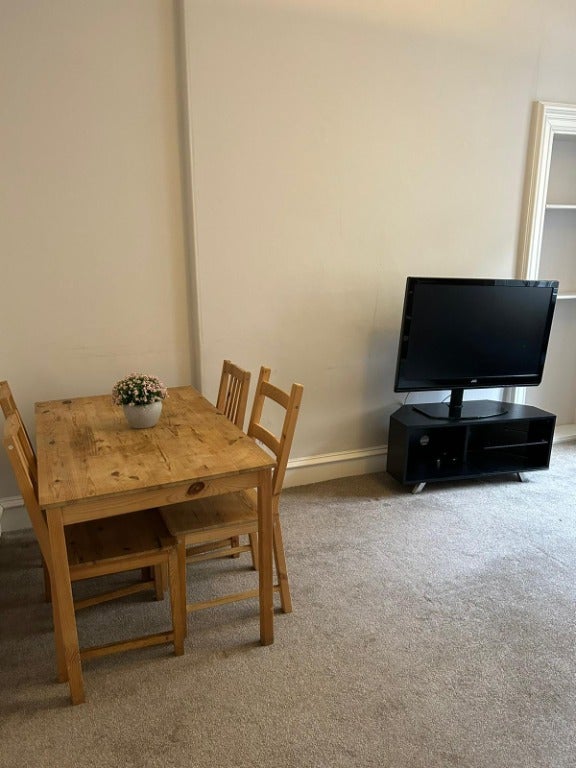 Flat Cathcart Place in City of Edinburgh
