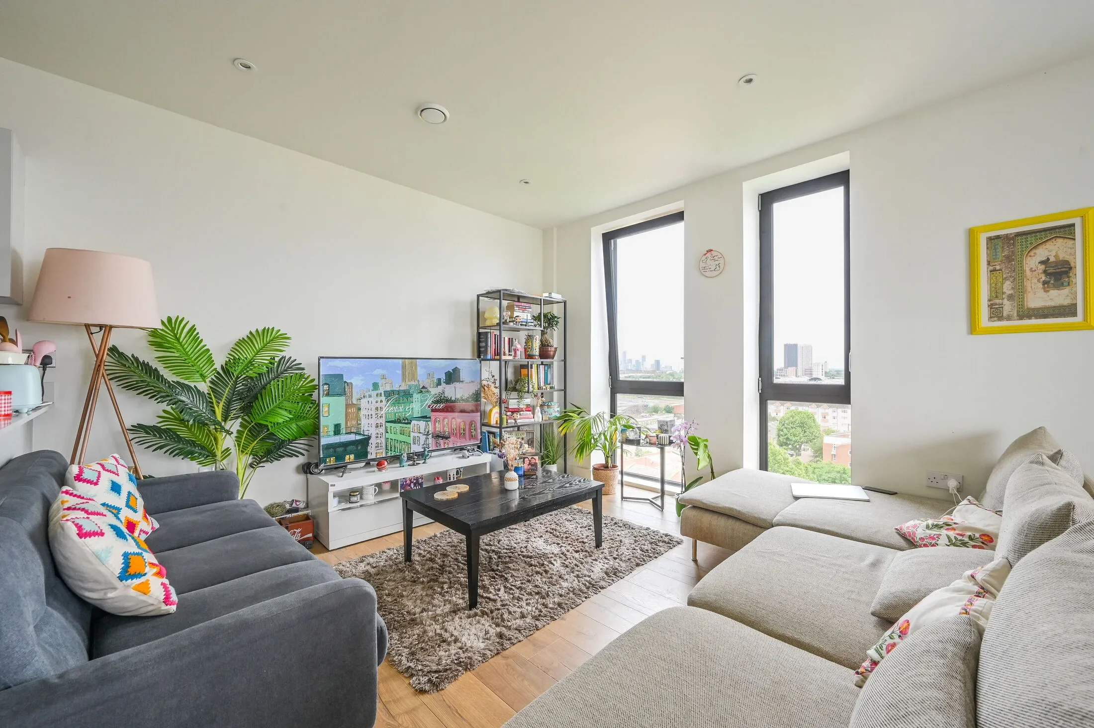 Flat New Village Avenue in Greater London