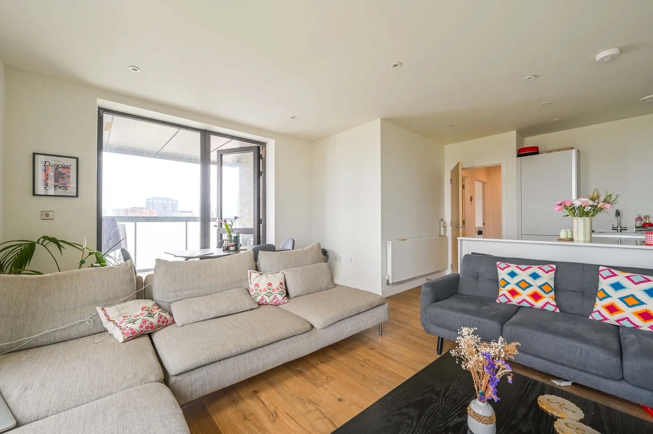 Flat New Village Avenue in Greater London