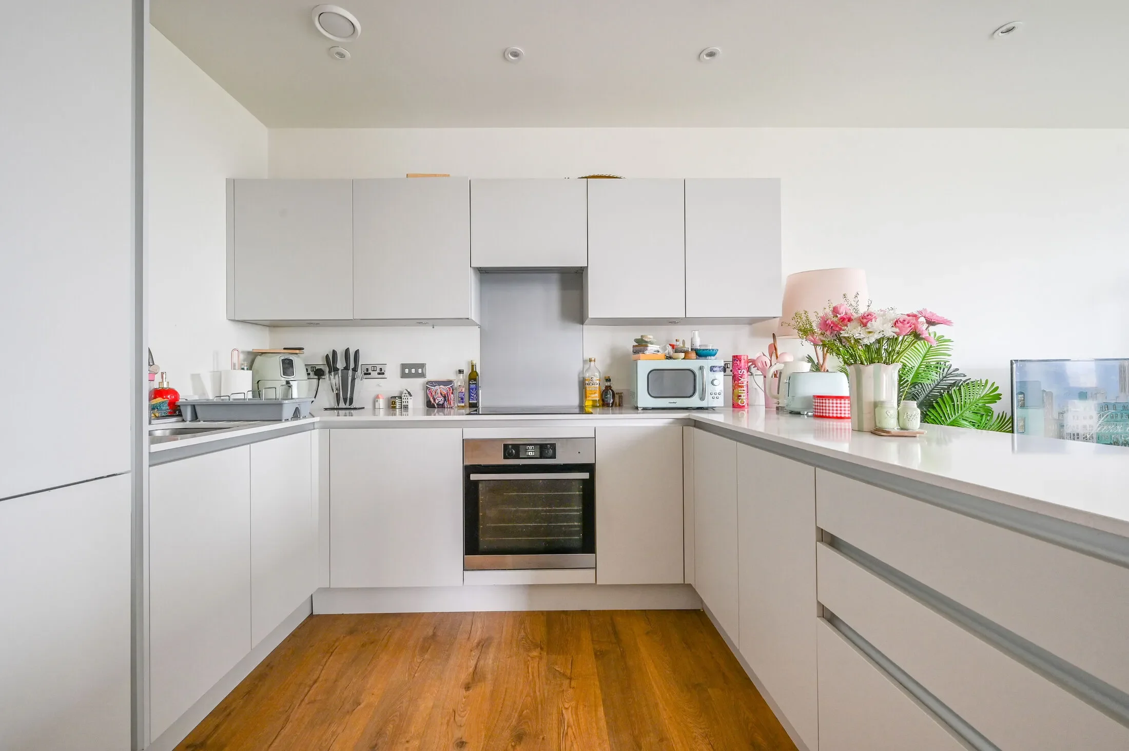 Flat New Village Avenue in Greater London
