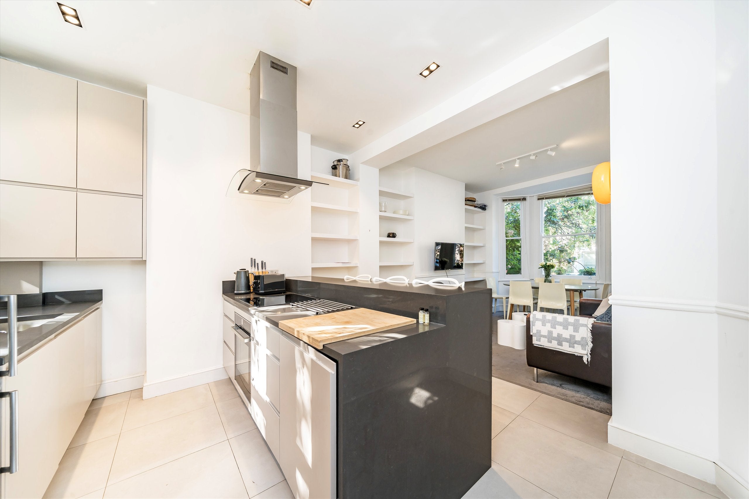 Flat Vauxhall Grove in Greater London