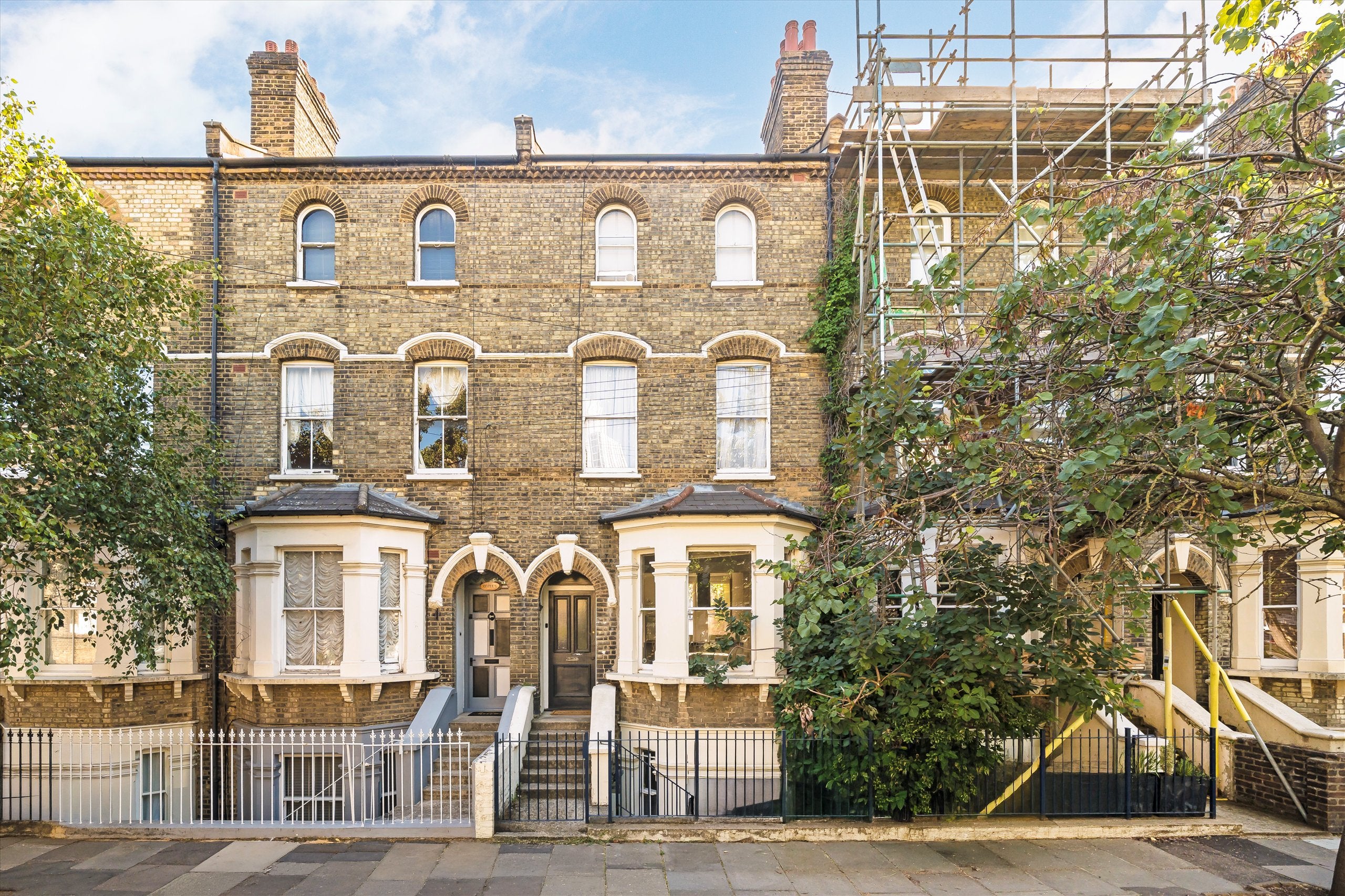 Flat Vauxhall Grove in Greater London