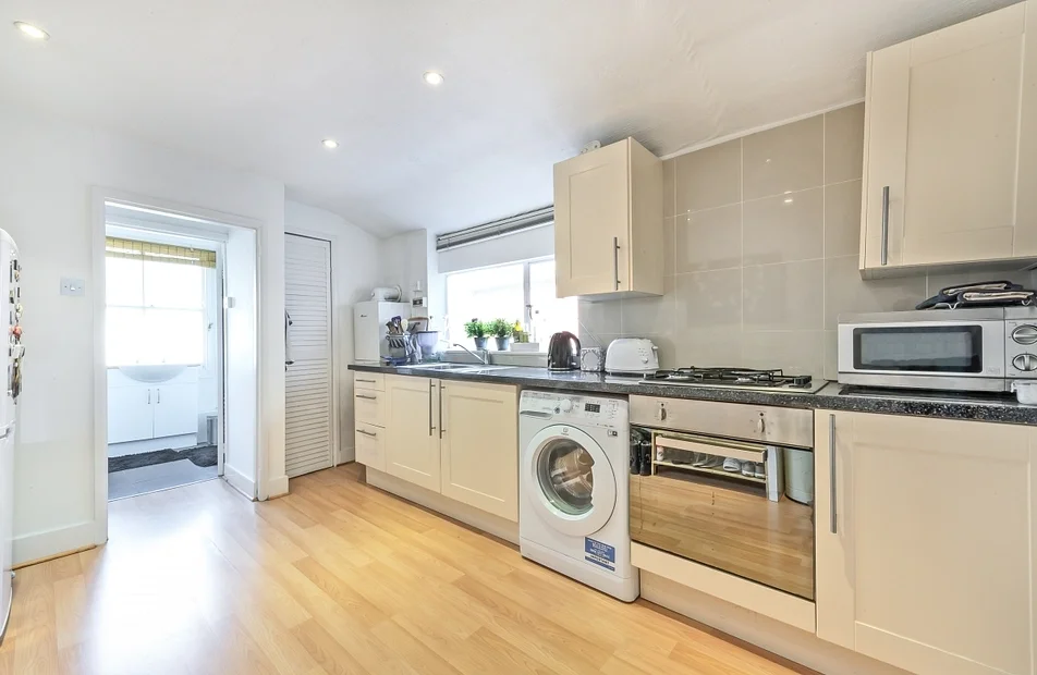 Flat Camborne Road in Greater London