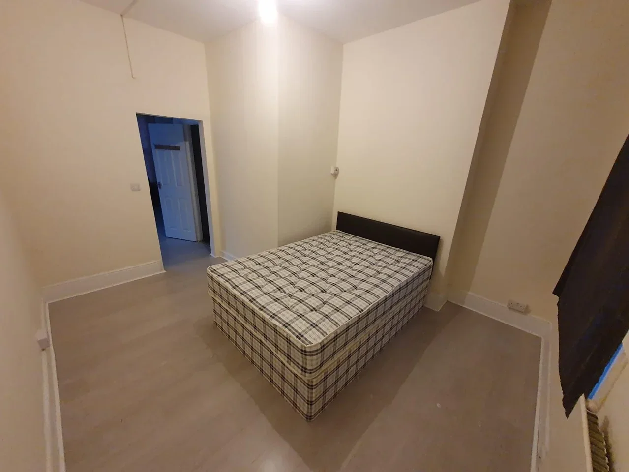 Flat Wightman Road in Greater London