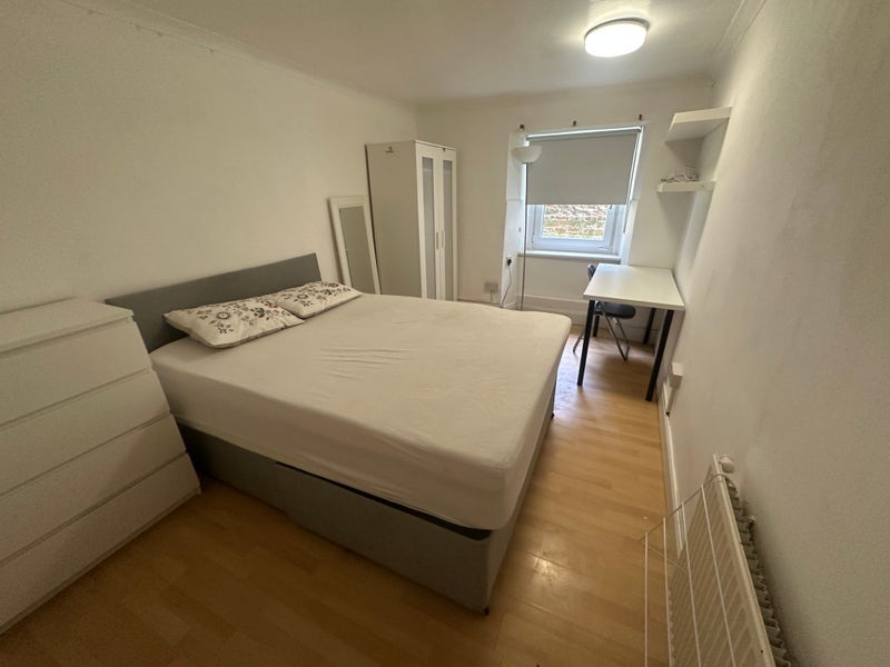 Room Kelvingrove Street in Glasgow