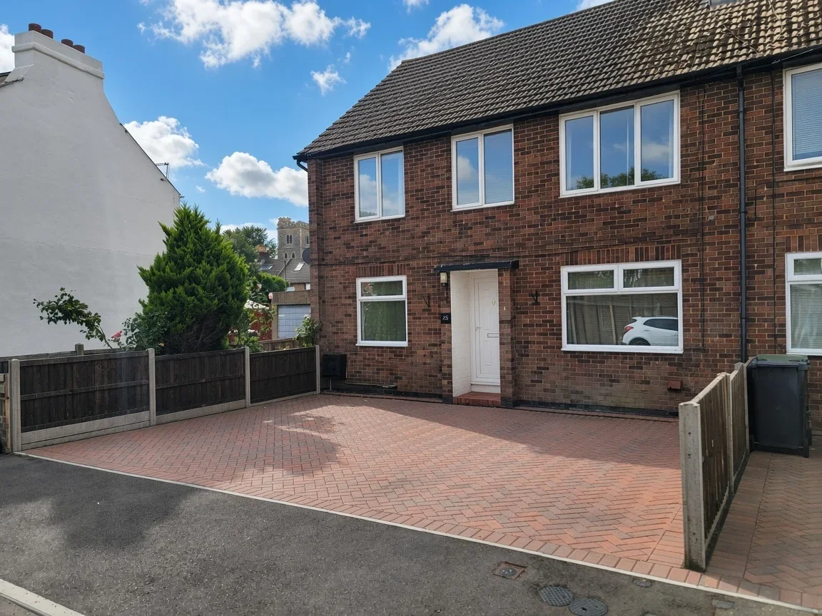 Flat Queen's Road in Tonbridge and Malling