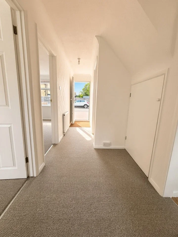 Flat Queen's Road in Tonbridge and Malling
