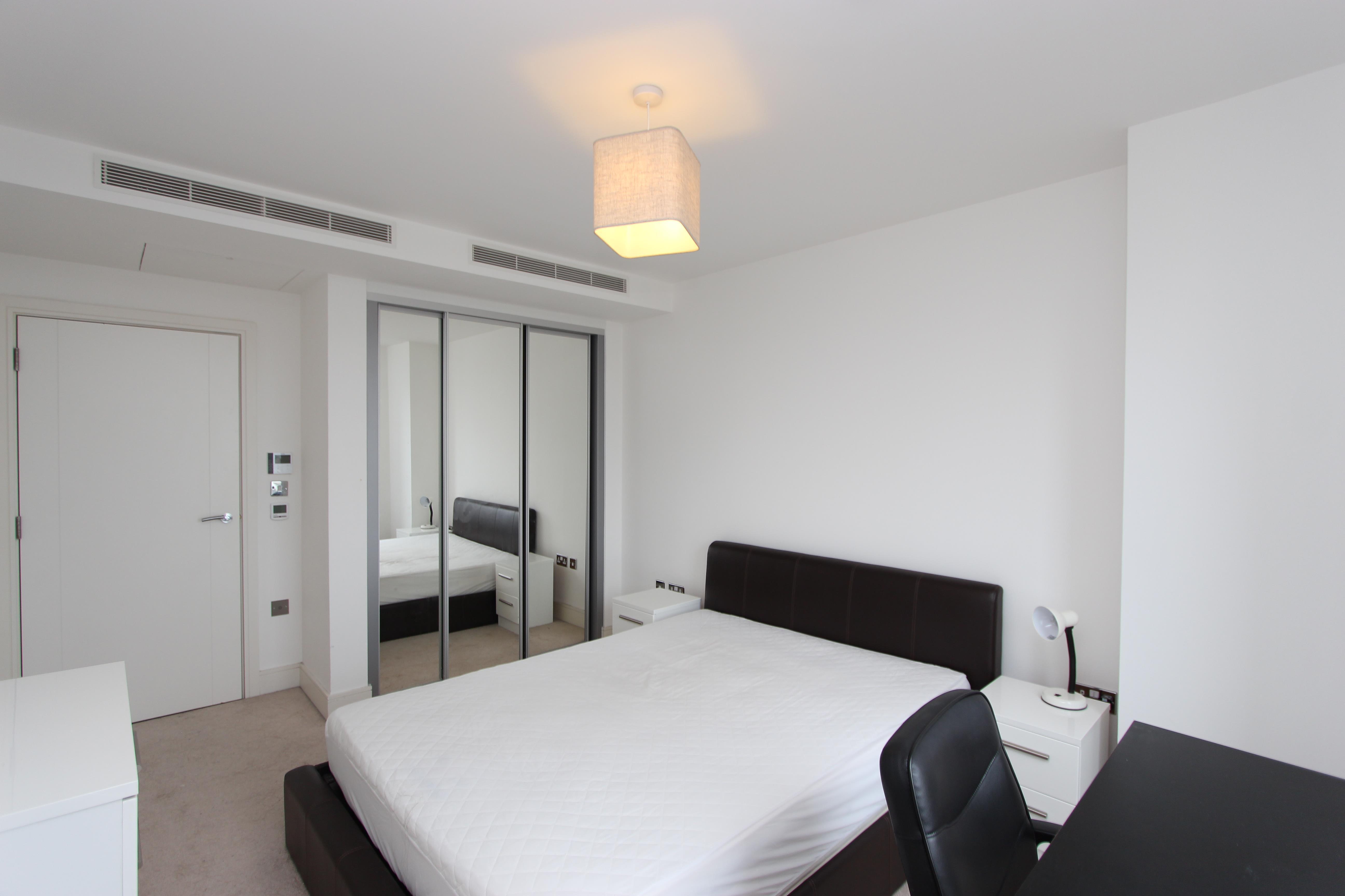 Flat Surrey Quays Road in Greater London