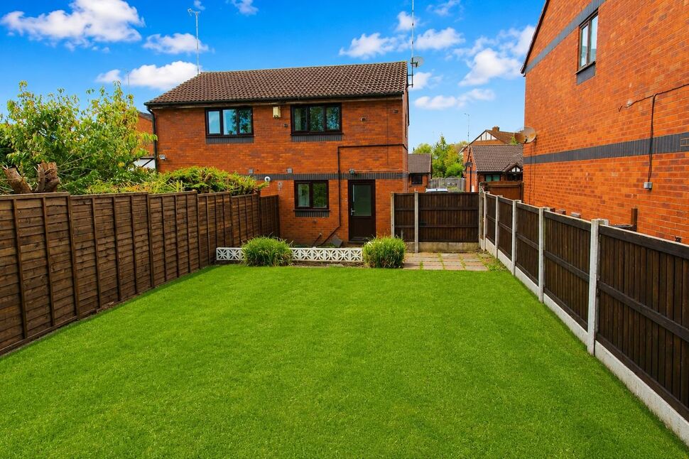 Flat Larkspur Close in Chester