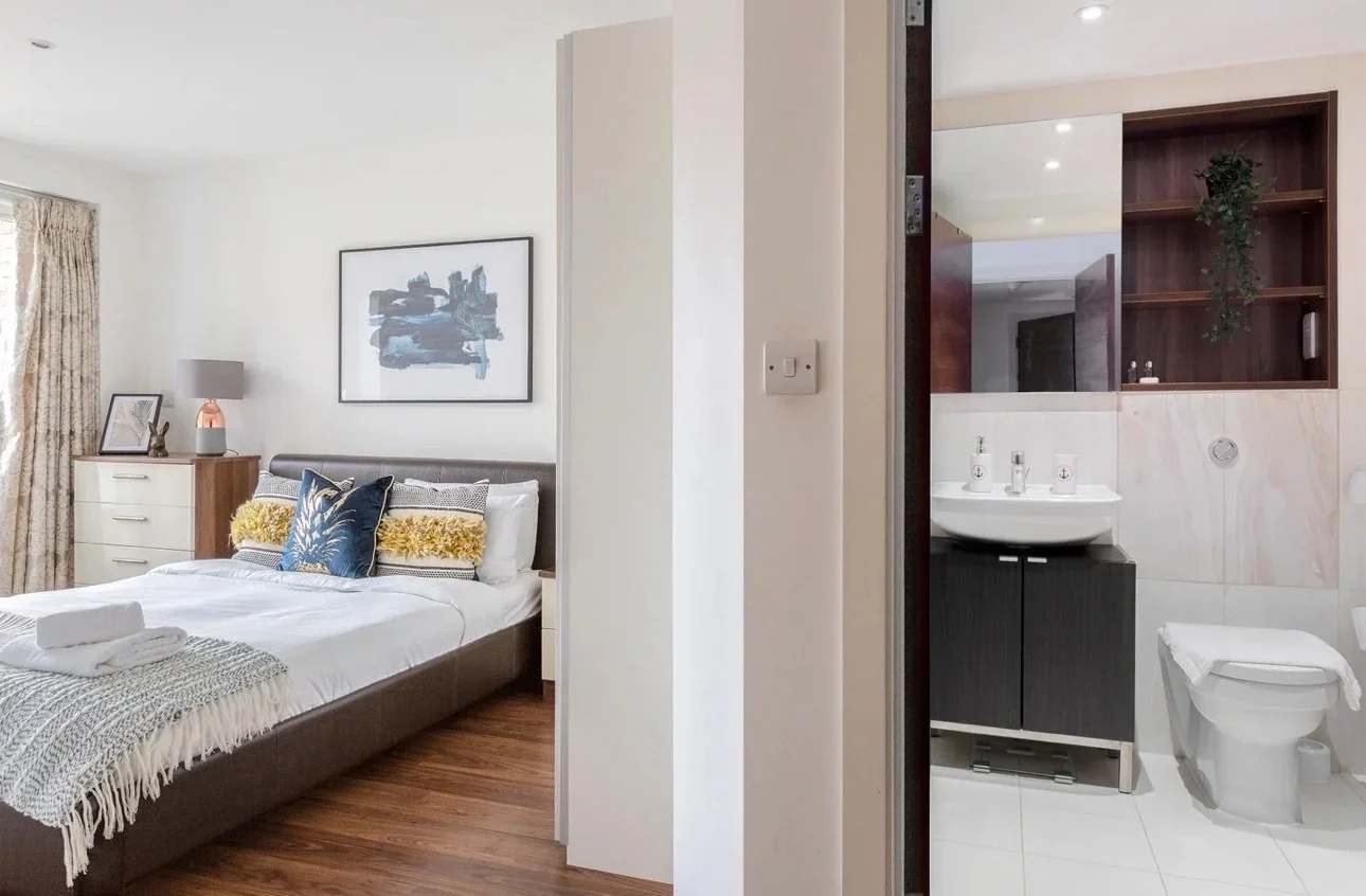 Flat Ashfield Road in Greater London
