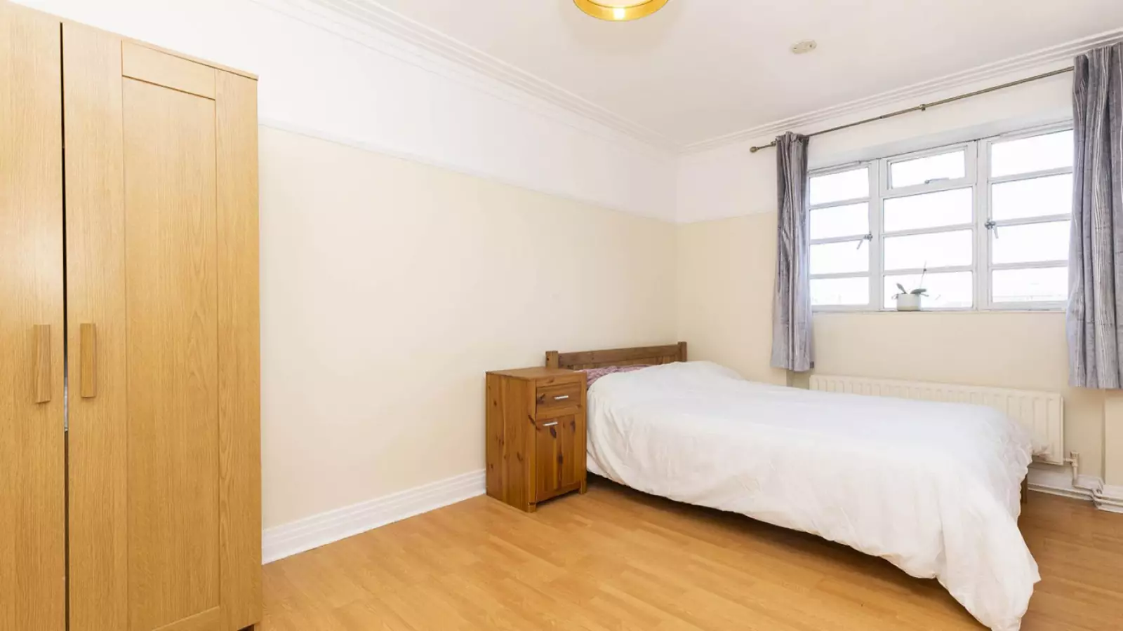 Flat Clarkson Row in Greater London