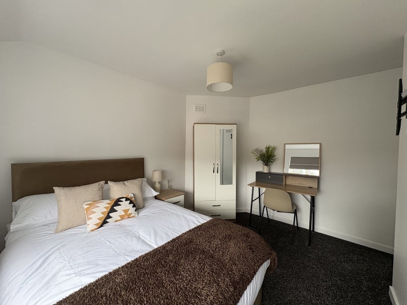 Room Folly Lane in Warrington