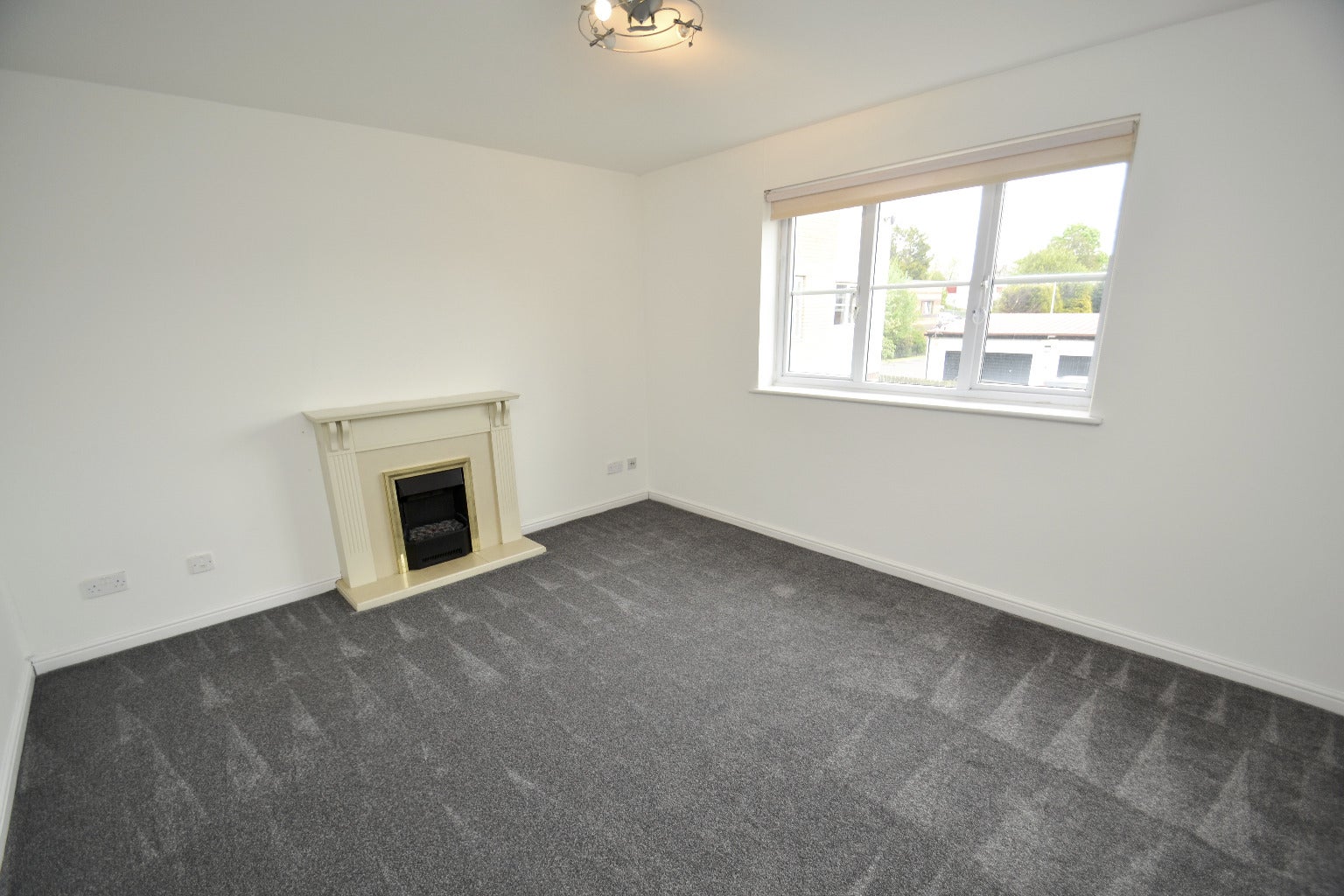 Flat Fullarton Avenue in Glasgow
