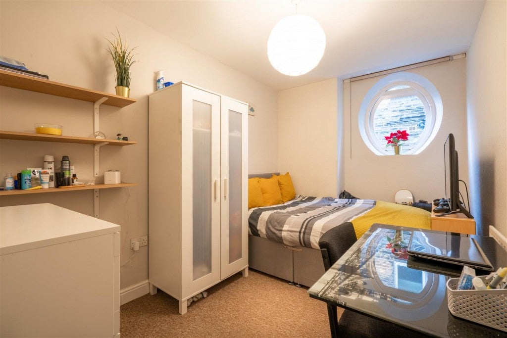 Flat Tapton House Road in Sheffield