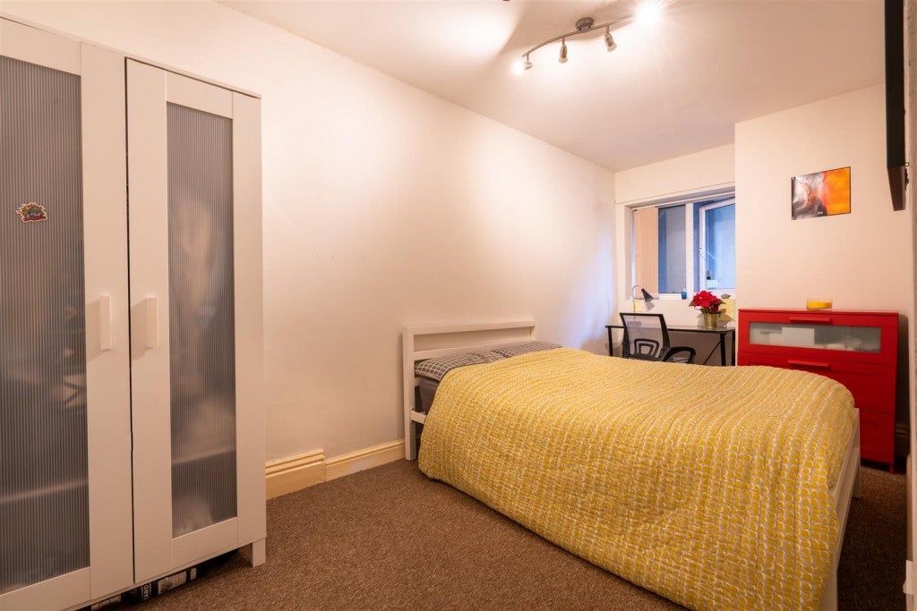 Flat Tapton House Road in Sheffield