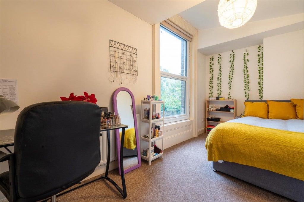 Flat Tapton House Road in Sheffield