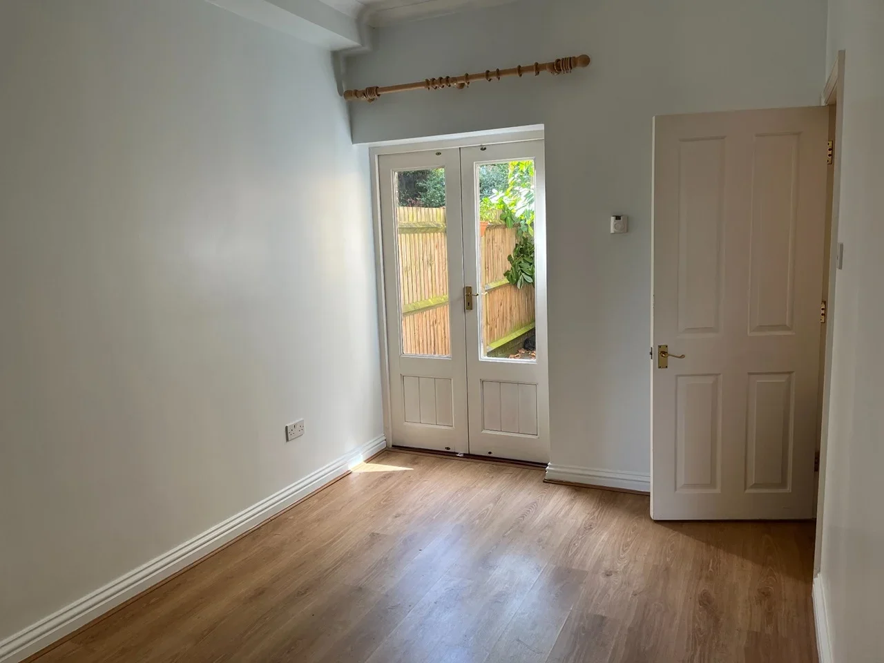 Flat Houblon Road in Greater London