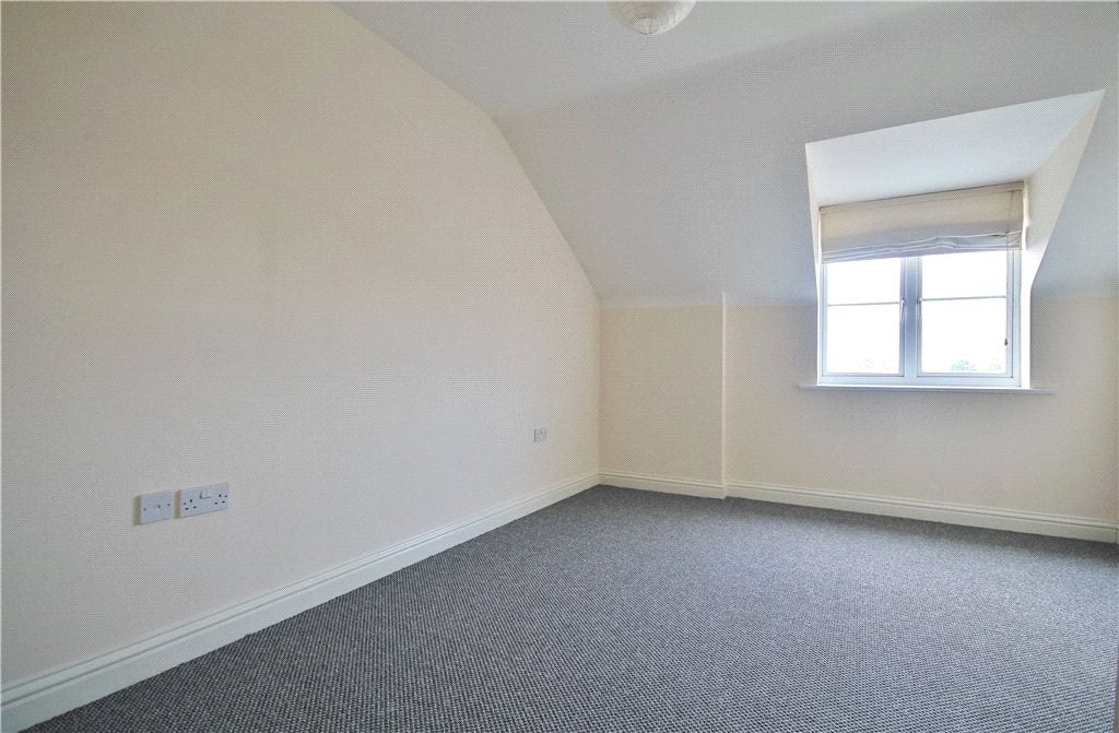 Flat Tudor Way in Woking