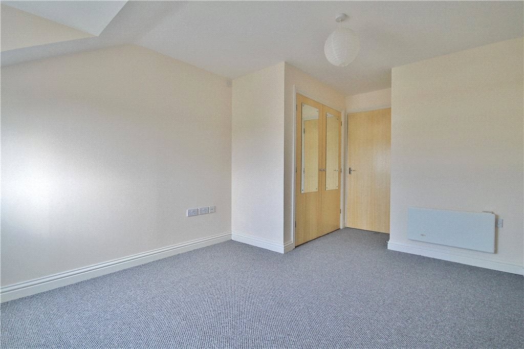 Flat Tudor Way in Woking