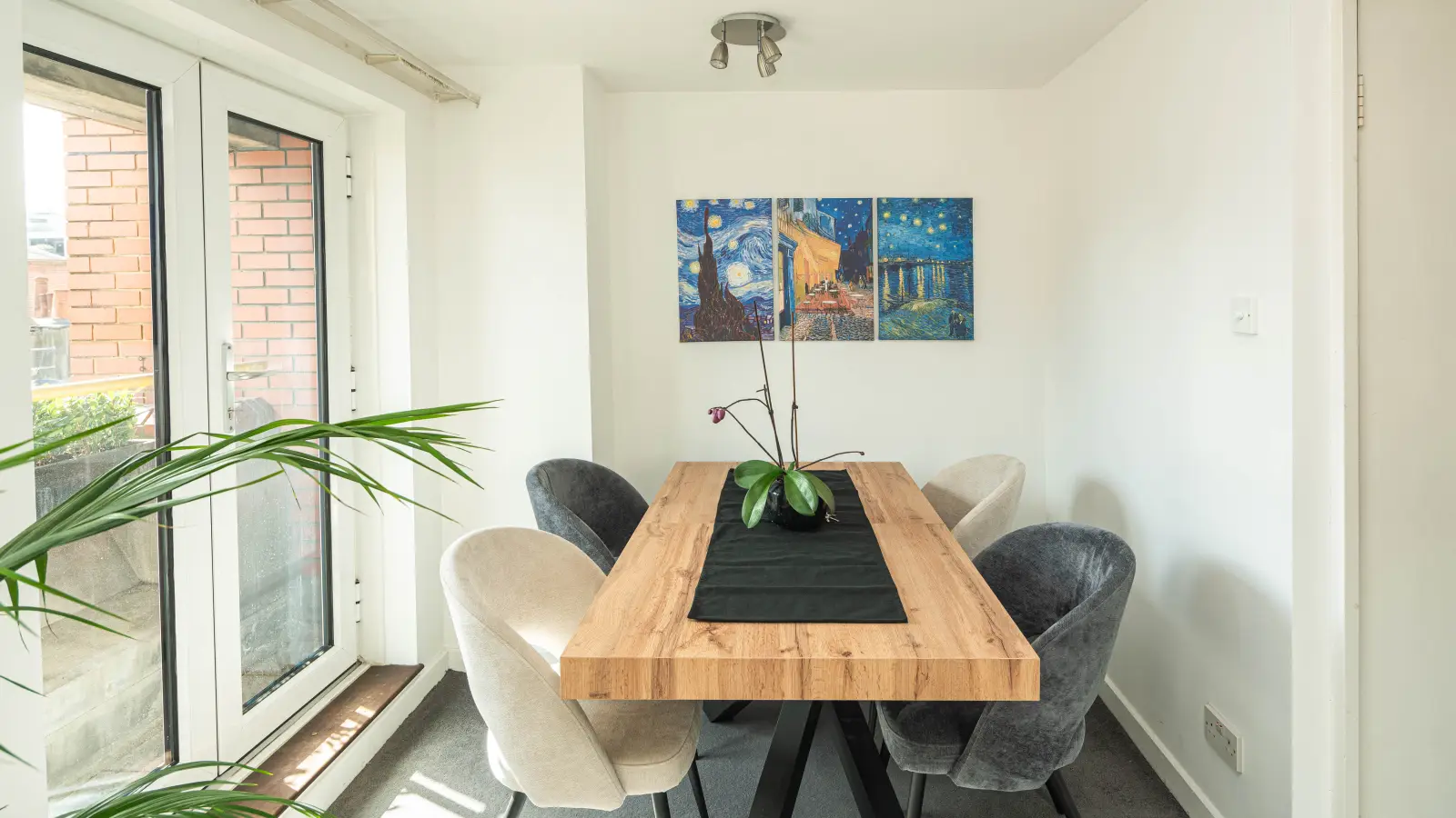 Flat Great Newport Street in City of Westminster