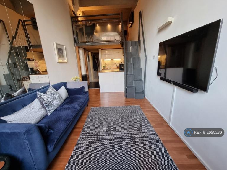 Flat Fairfield Road in Greater London