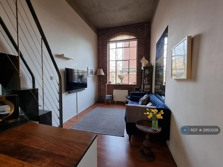 Flat Fairfield Road in Greater London
