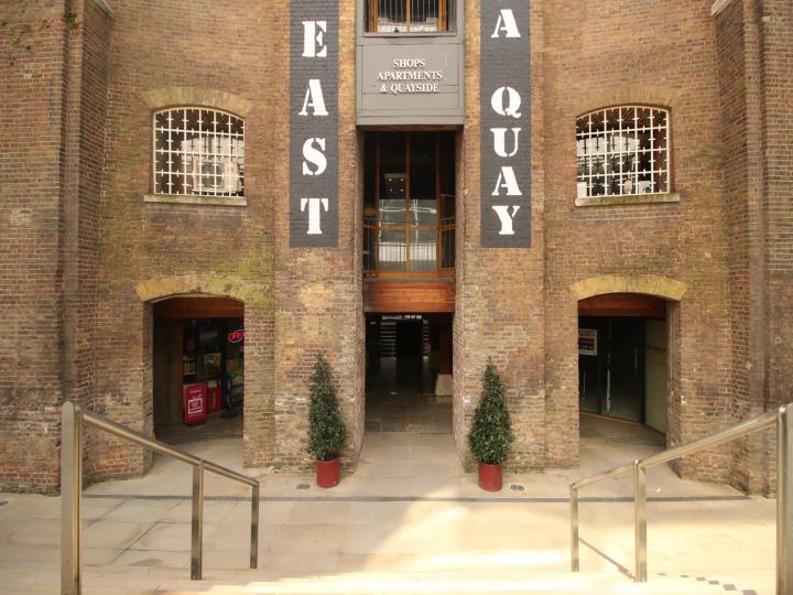 Flat Hertsmere Road in Greater London