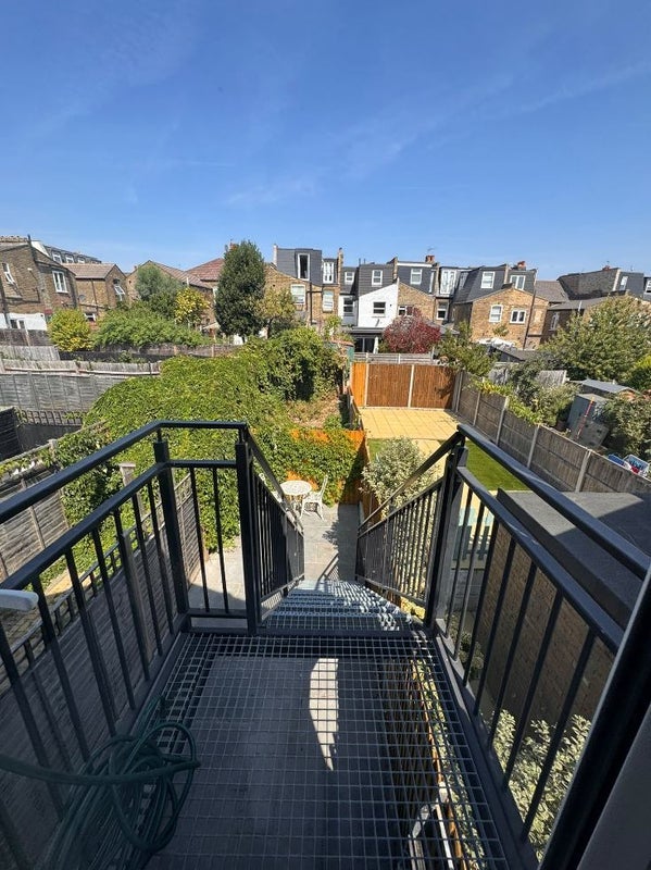 Room Trevelyan Road in Greater London