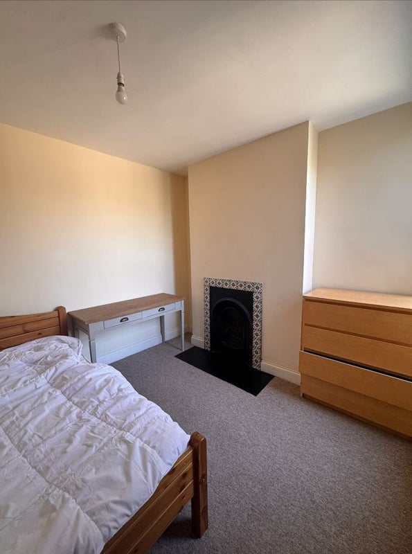 Room Trevelyan Road in Greater London