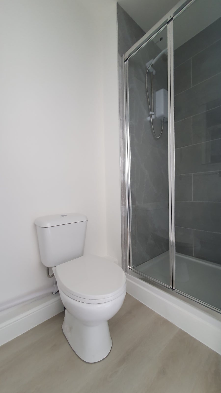Room Upper Clifton Street in Cardiff