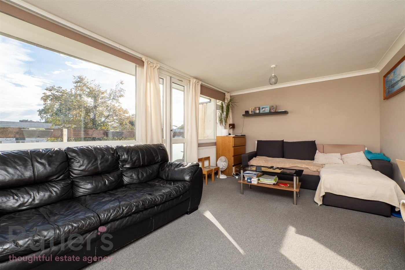 Flat Benhill Wood Road in Greater London