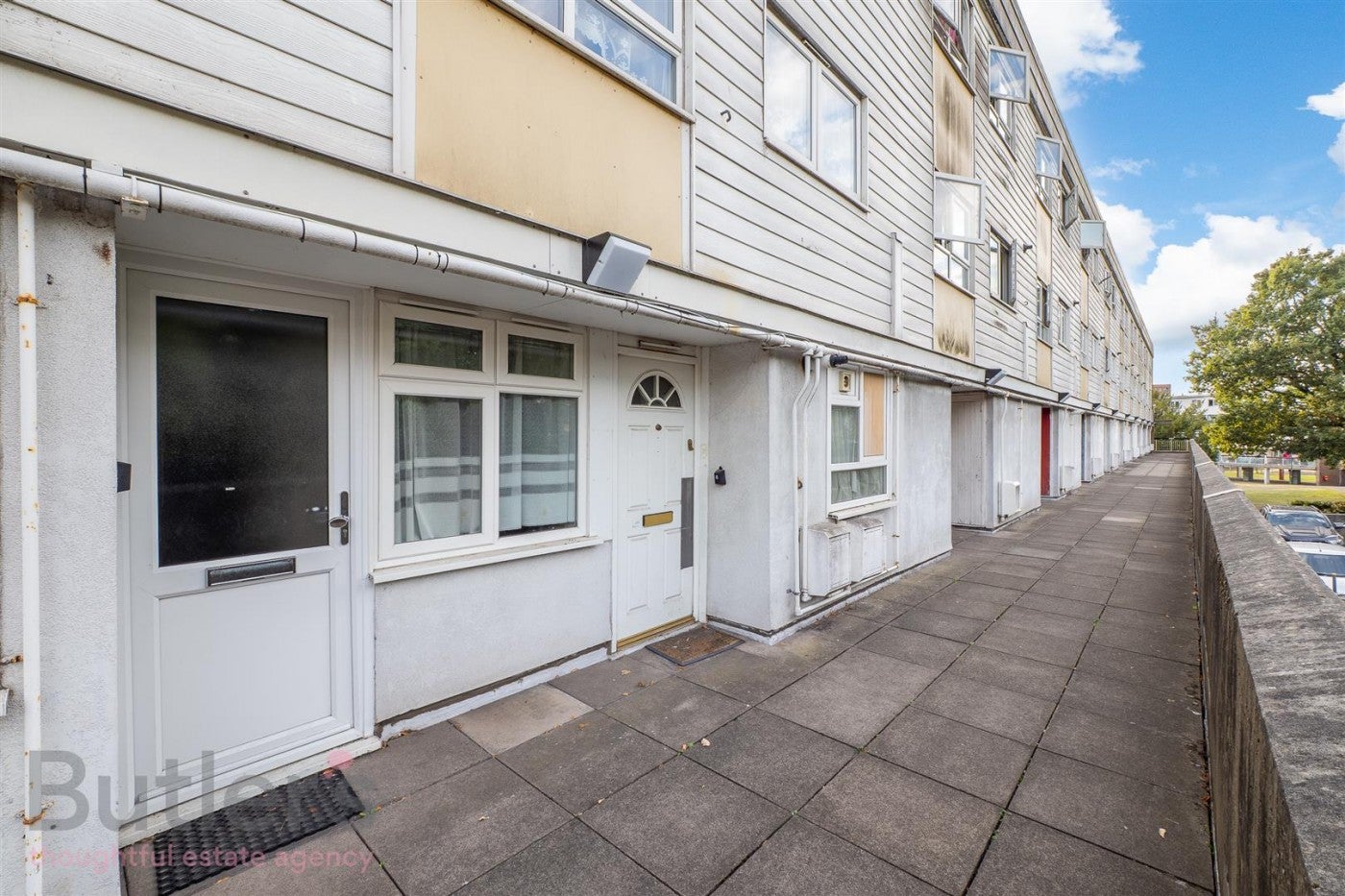 Flat Benhill Wood Road in Greater London