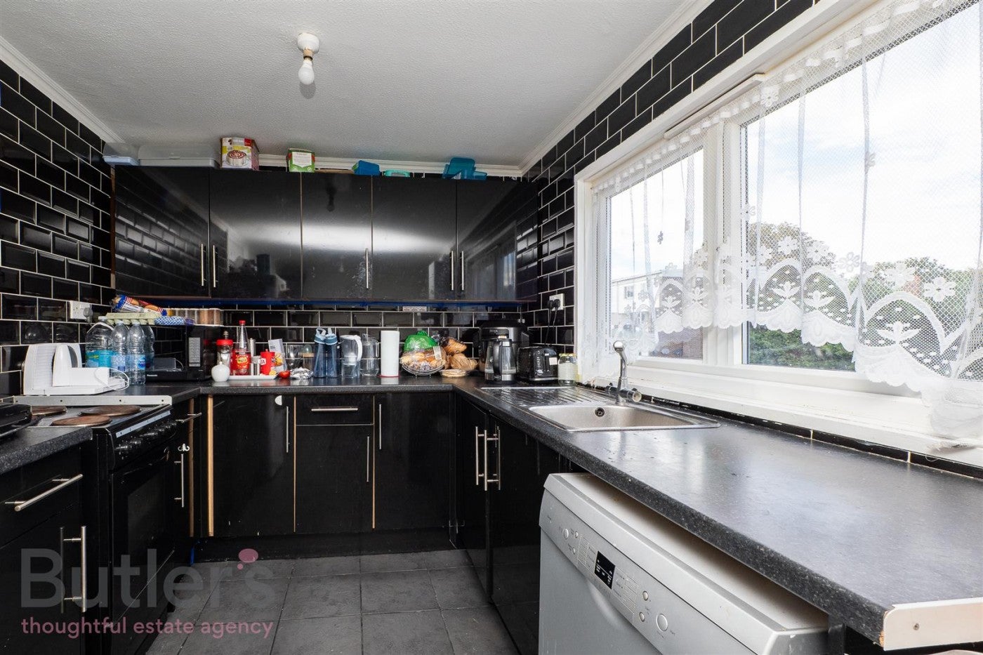 Flat Benhill Wood Road in Greater London