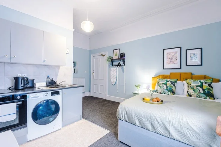 Flat Renshaw Drive in Royal Leamington Spa