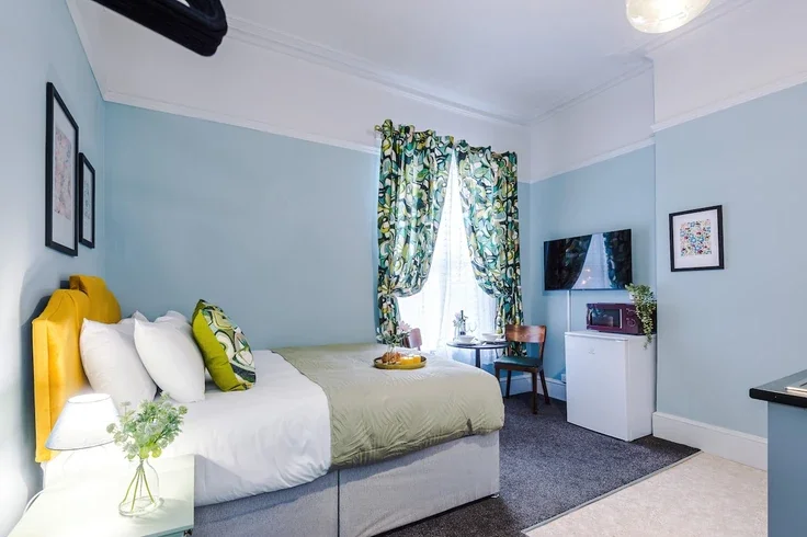 Flat Renshaw Drive in Royal Leamington Spa