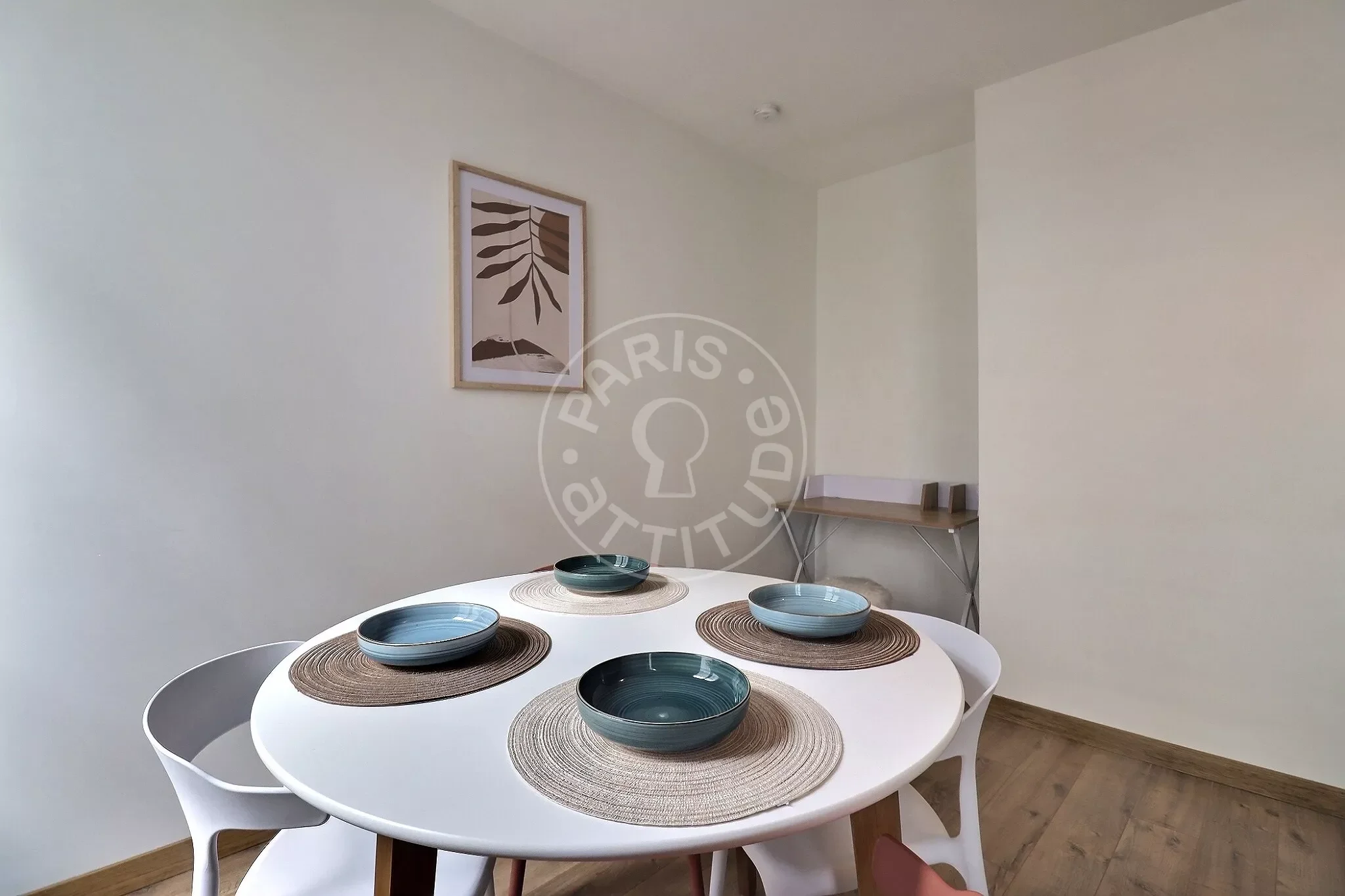 Flat Rue Pouchet in Paris