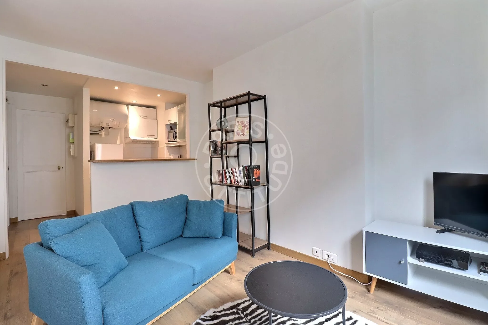 Flat Rue Pouchet in Paris