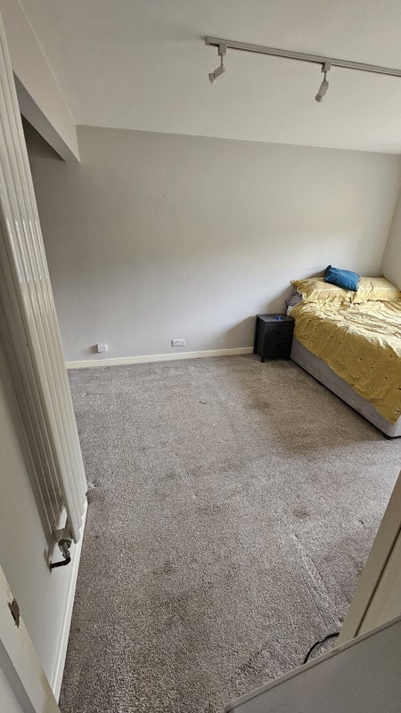 Room Winston Avenue in Poole