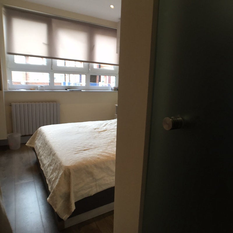 Room Hatteraick Road in Greater London