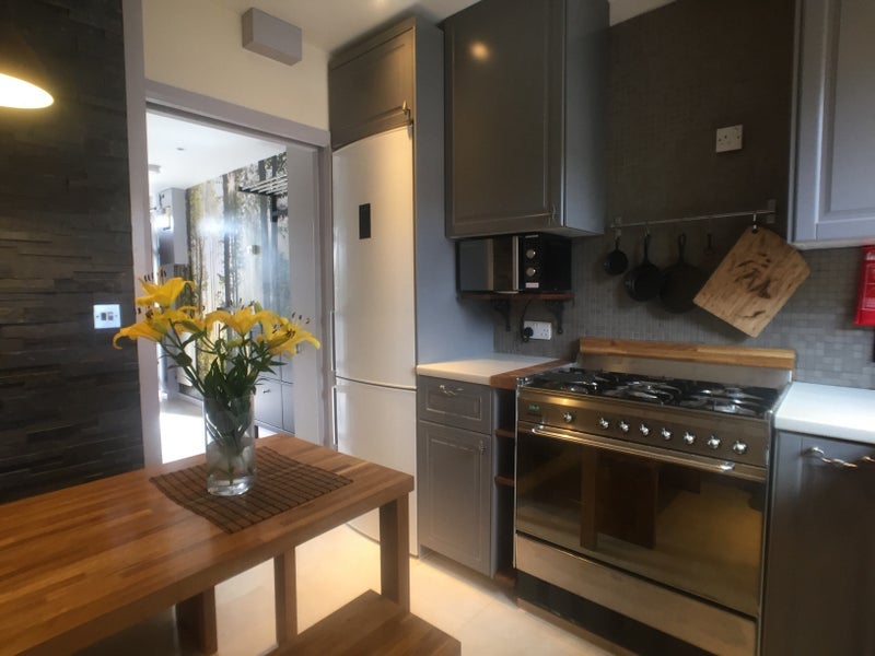 Room Hatteraick Road in Greater London