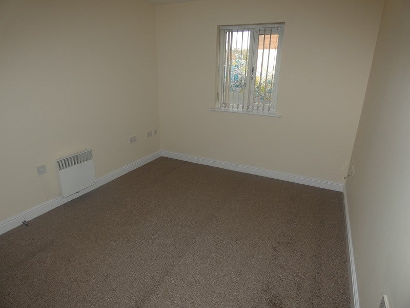 Flat Edith Mills Close in Neath